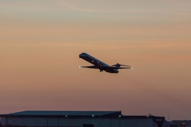 McDonnell Douglas MD-80 —