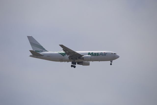 BOEING 767-200 (N773AX)