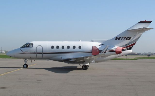 Hawker 800 (N877QS) - Great biz jet with stand up cabin.