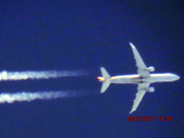Embraer 175 (N230NN)