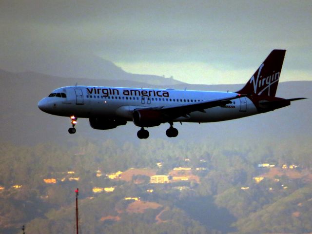 Airbus A320 (N642VA)