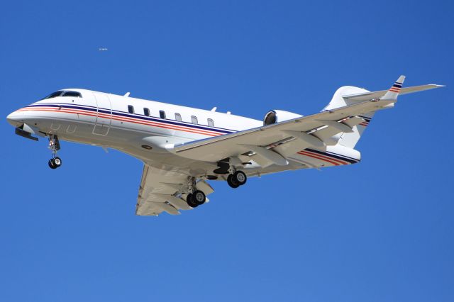 Bombardier Challenger 300 (N26FE)