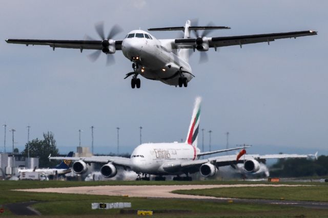 Aerospatiale ATR-72-600 (EI-FSL) - EI3323 departs to Dublin from 23L as EK17 arrives from Dubai on 23R