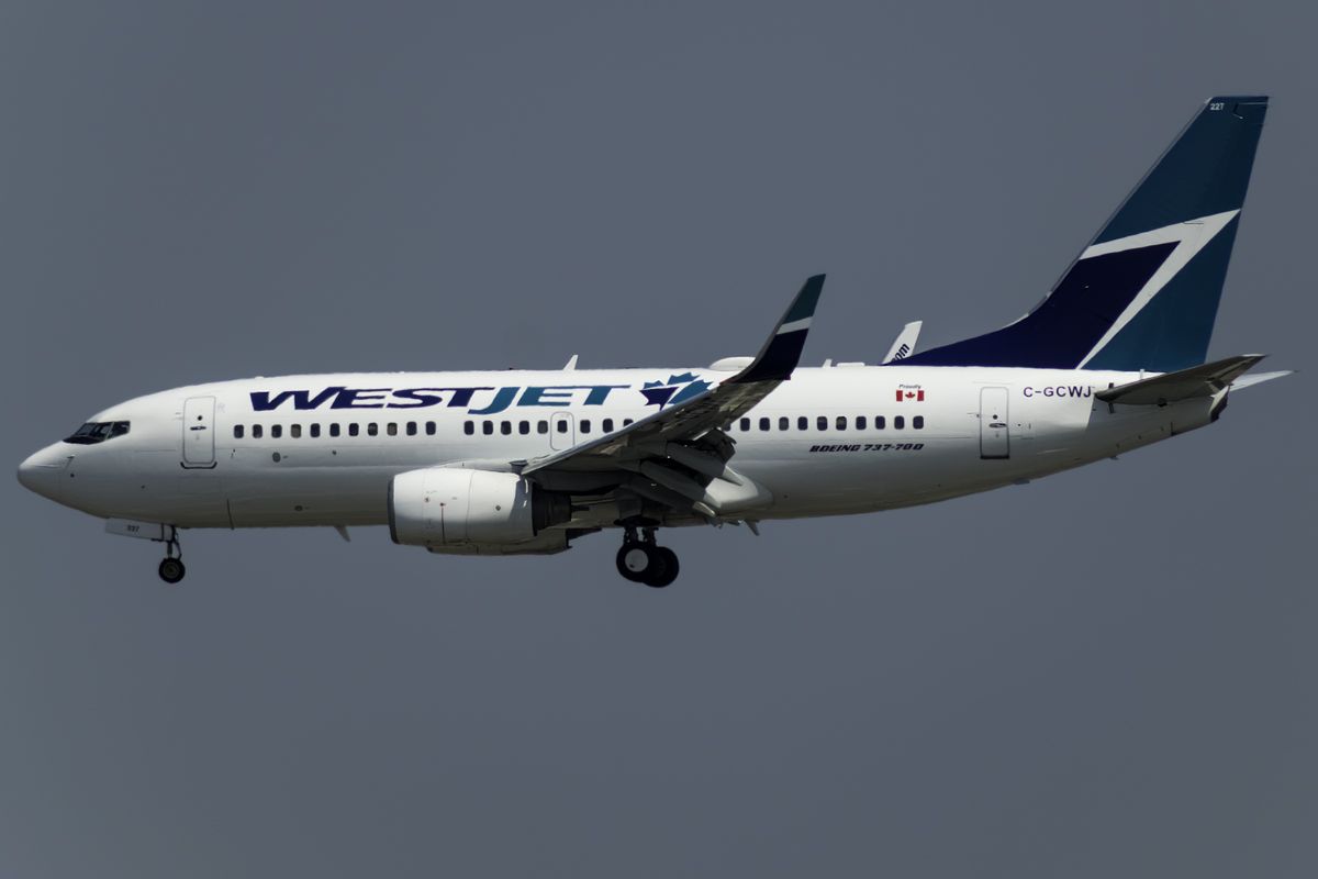 Boeing 737-700 (C-GCWJ) - 8/5/2017