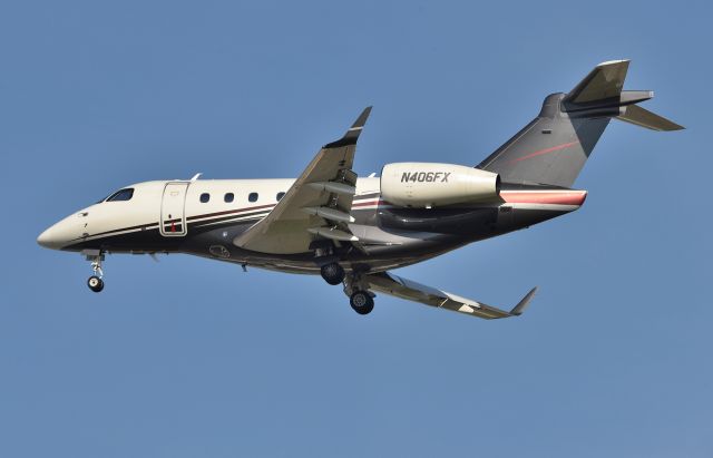 Canadair Challenger 350 (N406FX) - 23-R 09-20-23