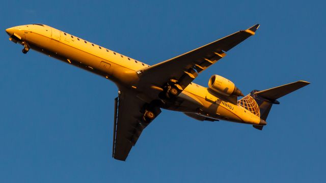 Canadair Regional Jet CRJ-700 (N169GJ)