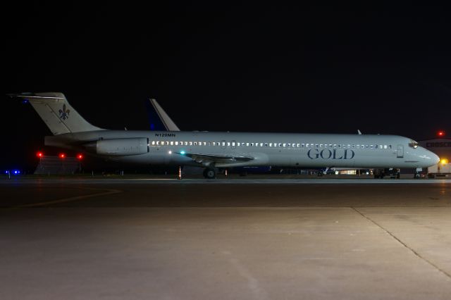 McDonnell Douglas MD-83 (N120MN)