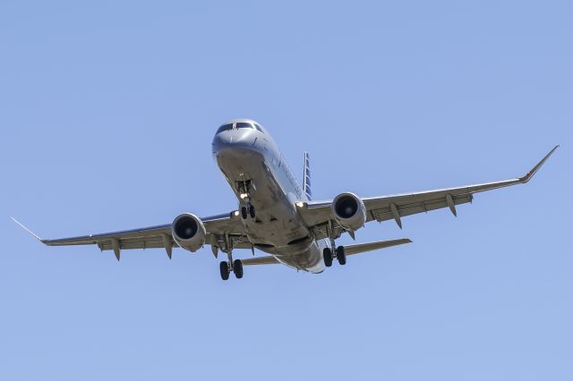 Embraer 170/175 (N222NS)