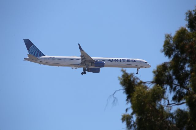 BOEING 757-300 (N74856)