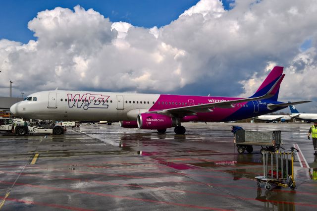 Airbus A321 (HA-LXS)