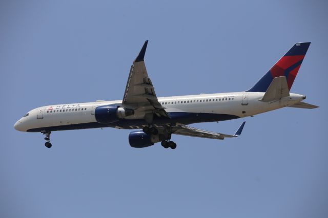 Boeing 757-200 (N544US)