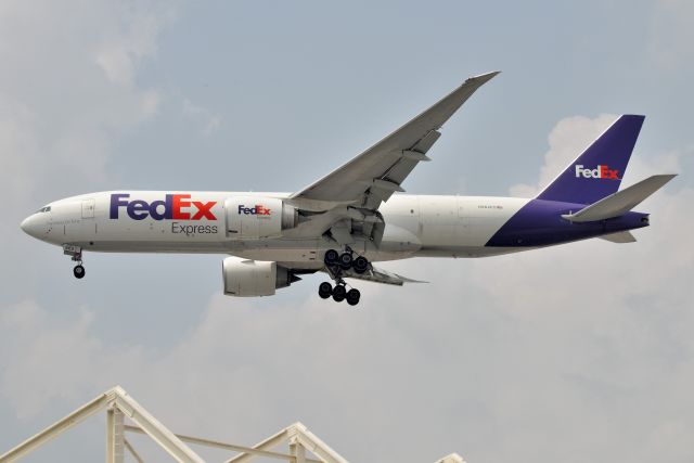 BOEING 777-200LR (N862FD) - 23-L 07-23-21