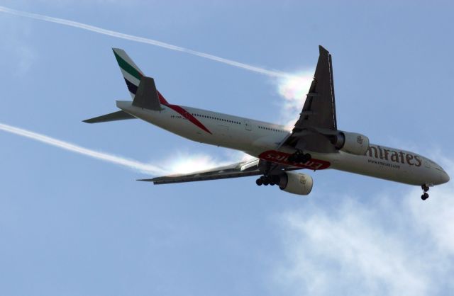 BOEING 777-300ER (A6-EQD)