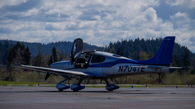 Cirrus SR-22 (N704TE)