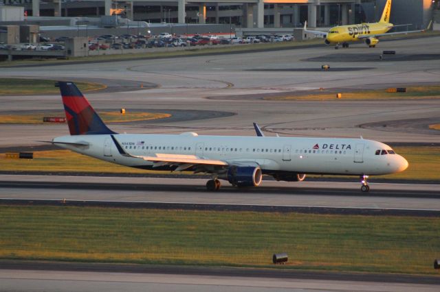 Airbus A321 (N341DN)