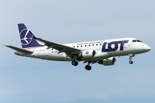 Embraer 170/175 (SP-LDG) - WAW SPOTTING