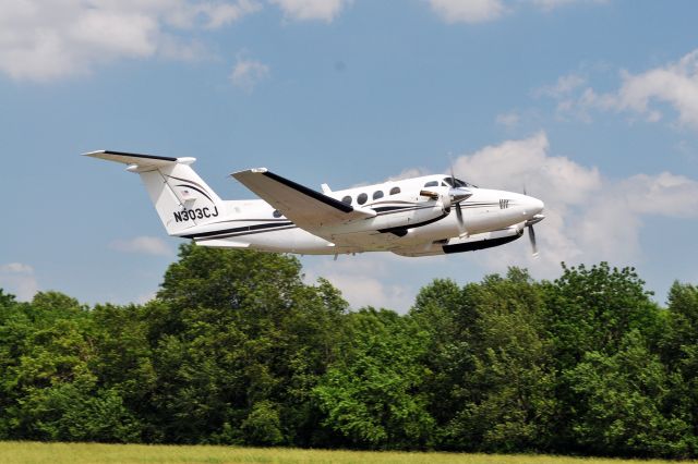 Beechcraft Super King Air 200 (N303CJ)