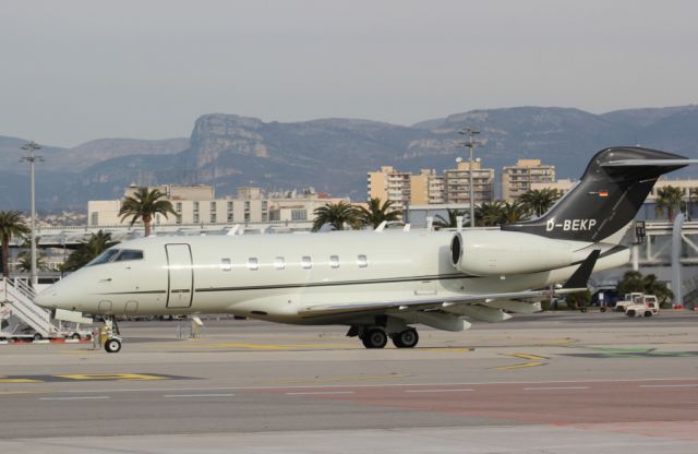 Bombardier Challenger 300 (D-BEKP)