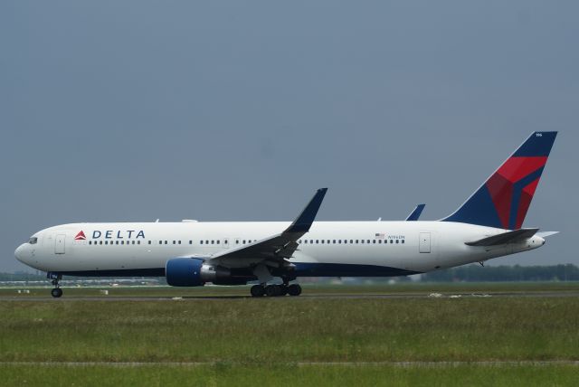 BOEING 767-300 (N196DN) - Delta Airlines B767-332ER cn28453 Take Off RWY36L 22-5-2018