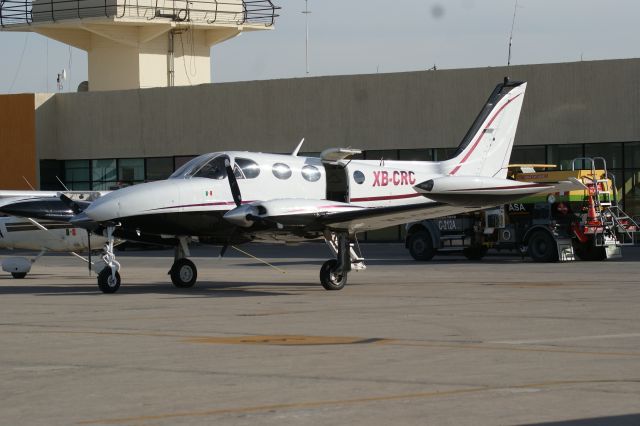 Cessna 340 (XB-CRC) - WAITING FOR THE FUEL