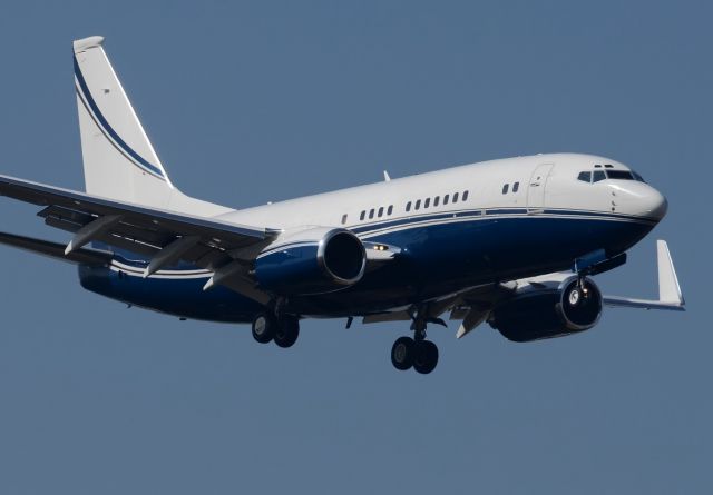 Boeing 737-700 (N8767)