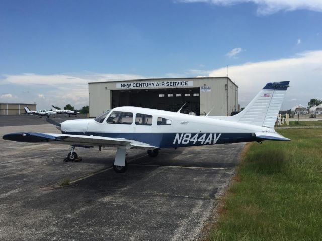 Piper Cherokee (N844AV)