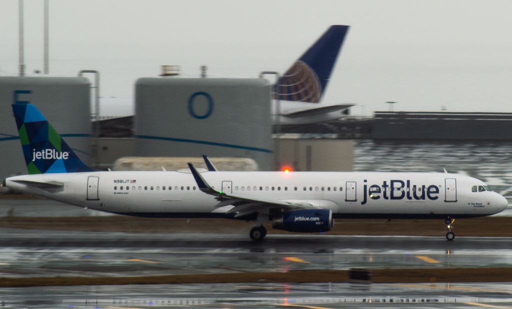 Airbus A321 (N981JT)