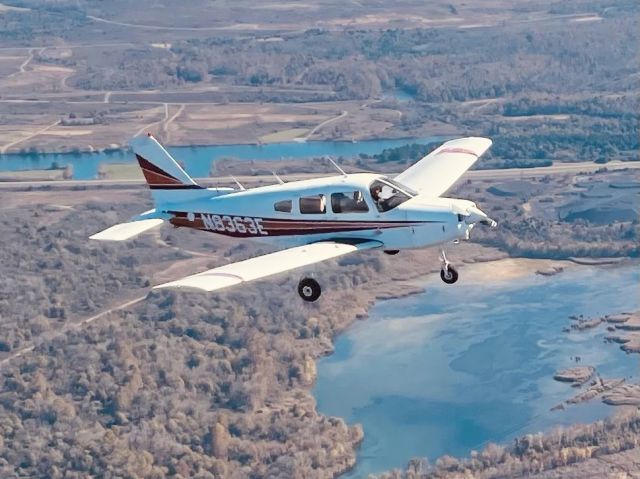 Piper Cherokee (N8363E)