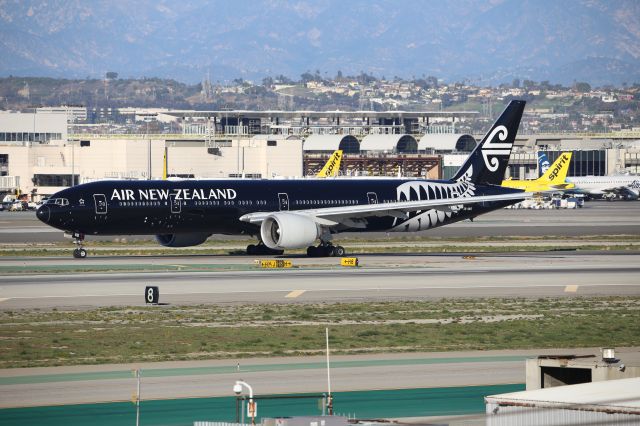 BOEING 777-300ER (ZK-OKQ)