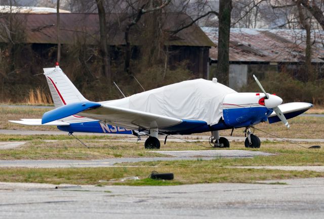 Piper Cherokee (N32592)