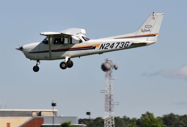 Cessna Skyhawk (N2473G) - Seen at KFDK on 9/13/2009.      a href=http://discussions.flightaware.com/profile.php?mode=viewprofile&u=269247  Profile/a     a href=http://www.mixmap.com/ target=_new title=MySpace Tracker  img src=http://www.mixmap.com/657079/no_image_tracker_strict.jpg border=0 height=1 width=1 style=visibility:hidden; alt=MySpace Tracker/a