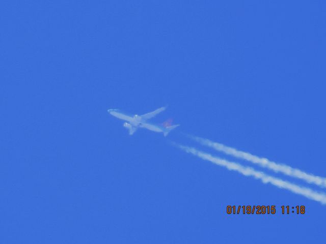 Boeing 737-800 (C-FUAA) - SunWing Airlines flight 452 from Calgary to Punta Cana over Southeastern Kansas at 37,000 feet.