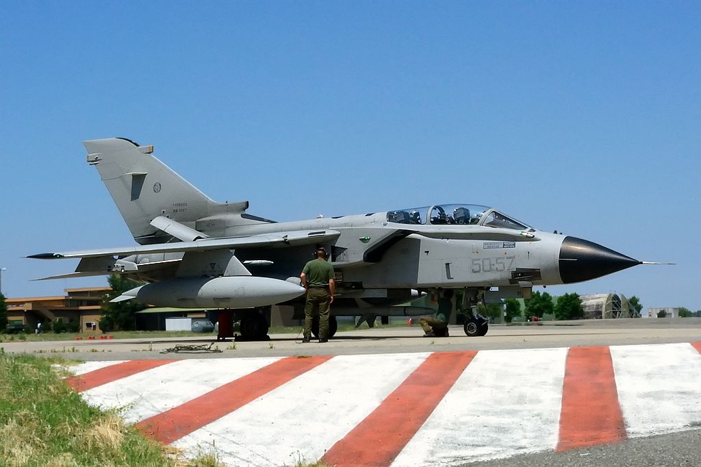 PANAVIA Tornado (MM7067) - afterflight checks