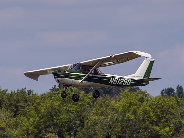 Cessna Commuter (N6129G) - Departing Wings Field KLOM