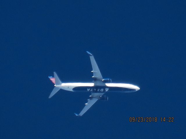 Boeing 737-900 (N835DN)