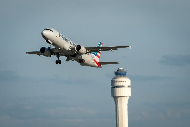 Airbus A320 (N111US)