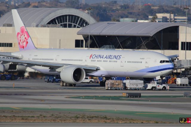 BOEING 777-300ER (B-18053)