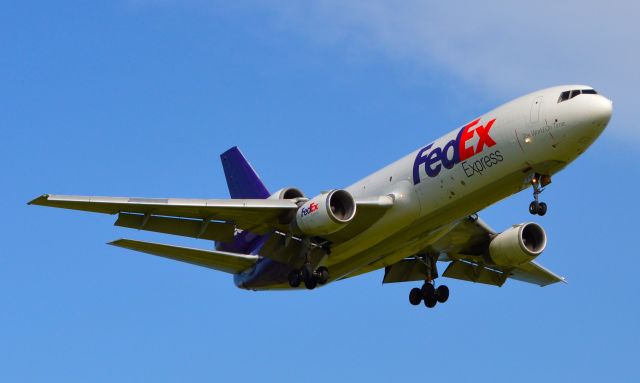 McDonnell Douglas DC-10 (N570FE) - On final Rafael Hernandez(TJBQ)