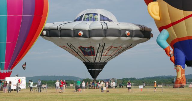 Unknown/Generic Balloon (N542FS) - SOLBERG AIRPORT-READINGTON, NEW JERSEY, USA-JULY 29, 2022: One of the special shape balloons seen by RF at this year's 39th Annual New Jersey Festival of Ballooning was the Alien Flying Saucer balloon, registration number N542FS.