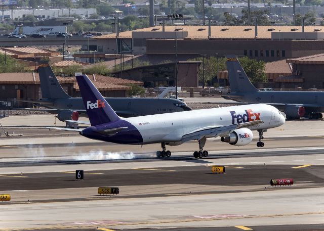 Boeing 757-200 (N986FD)