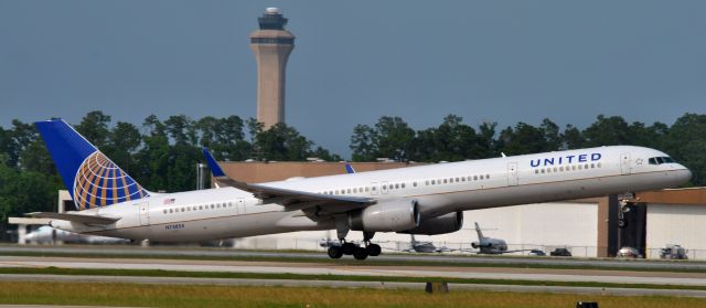 BOEING 757-300 (N75854)