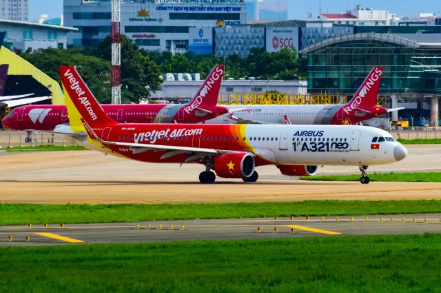 Airbus A321neo (VN-A646) - Painted in "1st A321neo in South East Asia" livery.