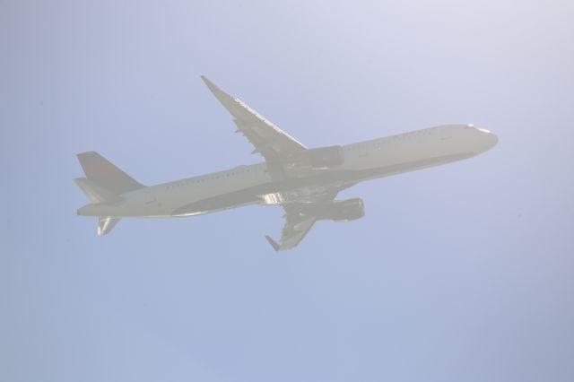 Airbus A321 (N338DN)
