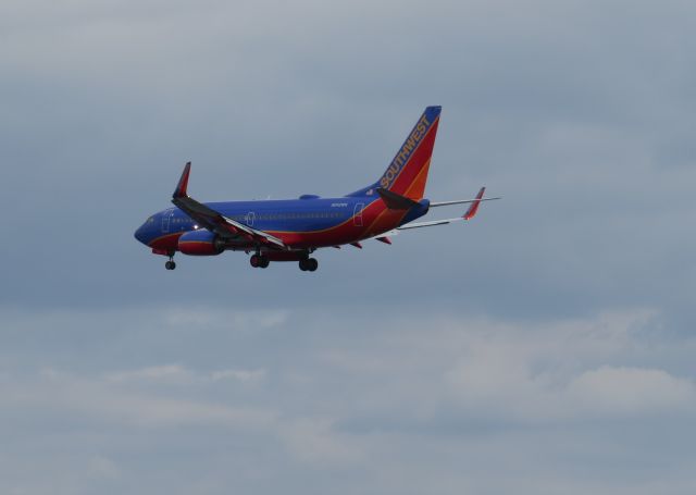 Boeing 737-700 (N242WN) - Approach Final RWY 01 Regan National KDCA - Oct 14, 2015