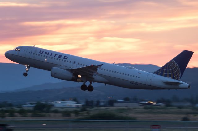 Airbus A320 (N401UA) - Sunrise departure out of MFR for DEN this morning.