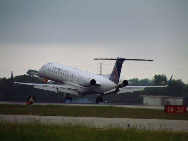 Embraer EMB-145XR (N13202)