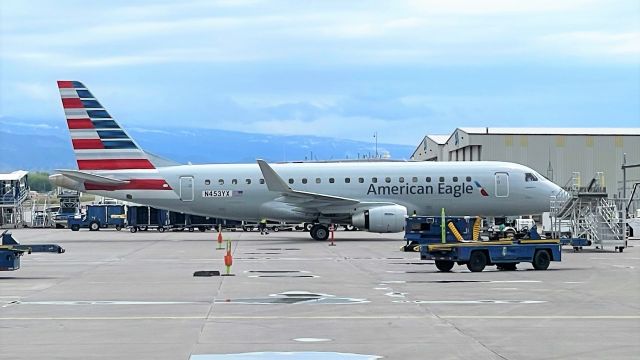 Embraer 175 (N453YX) - Doing the MTJ turn as AA3588