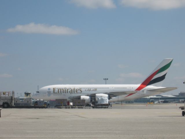 Airbus A380-800 (A6-EDZ)