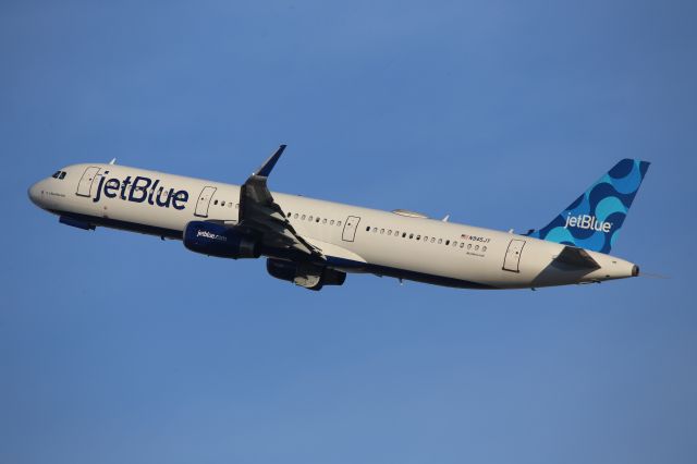 Airbus A321 (N945JT)