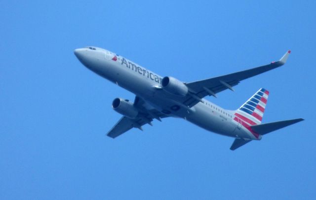 Boeing 737-800 (N933AN) - Shown here is an American Airlines Boeing 737-800 a few minutes until landing in the Summer of 2018.